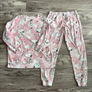 MUNKI MUNKI Peanuts Snoopy Hearts Velour Pajama Set Women's Size S Pink